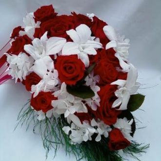 Buquê rosas vermelhas hortênsia e orquídeas brancas naturais preservada –  Flor de Cór – Flores Naturais Preservadas