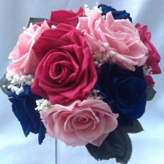 Buquê de noiva rosas preservadas tons de rosa e azul marinho – Flor de Cór  – Flores Naturais Preservadas