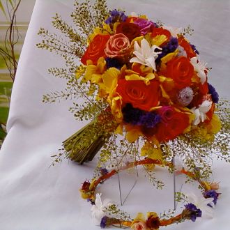 Buquê de noiva de flores preservadas em cores bem vibrantes e multicolorido  – Flor de Cór – Flores Naturais Preservadas