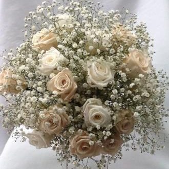 Buquê de rosas brancas e porcelana preservadas e mosquitinho fresco – Flor  de Cór – Flores Naturais Preservadas