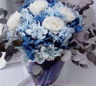 Arranjo hortênsia azul e rosas naturais preservadas – Flor de Cór – Flores  Naturais Preservadas