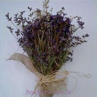 Buquê de noiva de lavanda estatices e limonium desidratados bouquet – Flor  de Cór – Flores Naturais Preservadas