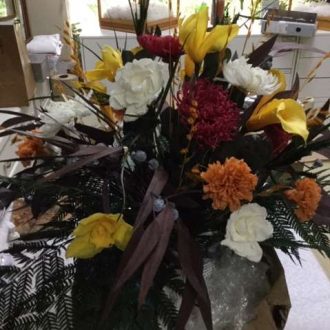 arranjo de flores e folhagens naturais preservadas