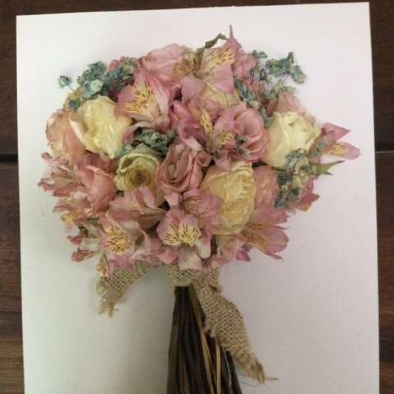 bouquet de rosas naturais desidratado