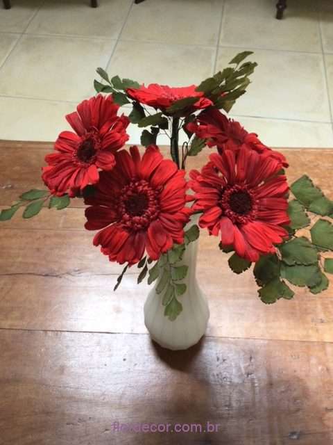 gérberas e avencas preservadas