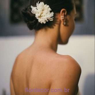 flores naturais para cabelo